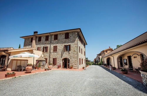 Pomaia Apartment | Borgo di Pomaia - Holiday apartment in the Pisan countryside in Tuscany