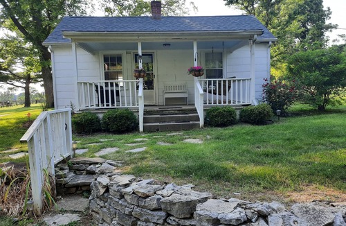 Lexington Cottage | Charming Farm Cottage view Horses + City Access - Near Bourbon Trail Keeneland