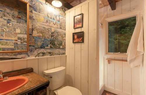 Windham House | Close to everything in a quiet wooded Windham neighborhood