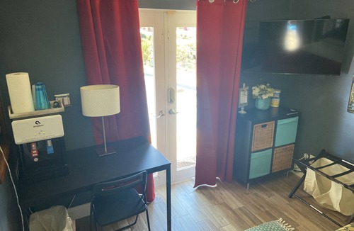 Fort Lauderdale Bed & Breakfast | Clothes optional Tranquil Private room Paradise. In Fort Lauderdale. LGBTQ+ ❤️