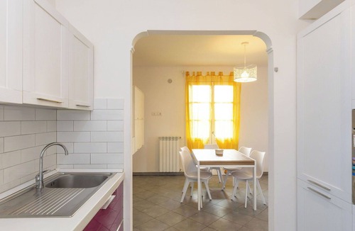 Casale Marittimo Apartment | Cosy apartment for 4 guests with WIFI, A/C, TV, terrace, pets allowed and panoramic view