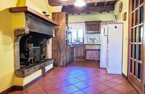 Dicomano Apartment | Cosy apartment for 4 guests with pool, WIFI, TV, patio and pets allowed