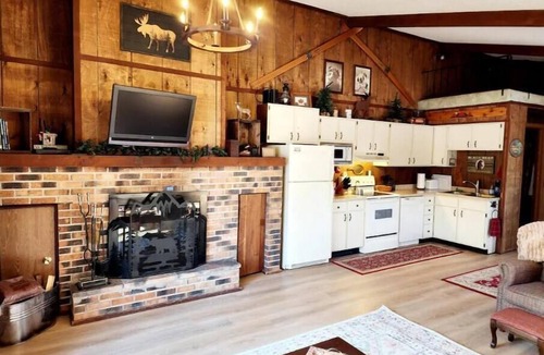 Bessemer House | Cozy 3BR Ski-Chalet Style Retreat w/Sauna + Fireplace— Outdoor Adventure Base