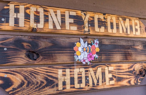 Kendall House | Cozy Forest Retreat, Sleeps 12, King Bed, Firepit, Family nights, Game Room