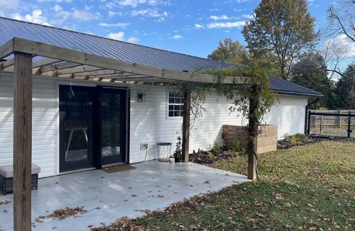 Marion House | Cozy Getaway in the Heart of Marion, Illinois!