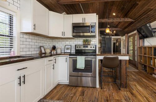 Marion House | Cozy Lake of Egypt Cabin & Pond