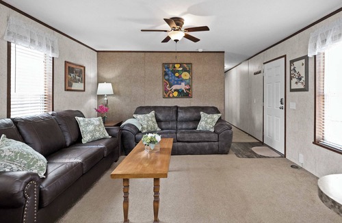 Kendall House | Cozy Sports & Rec Hiking Trail & Hot Tub Retreat