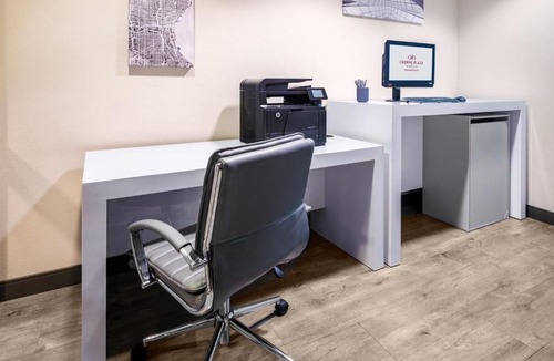 Oak Creek Hotel | Crowne Plaza Milwaukee Airport by IHG