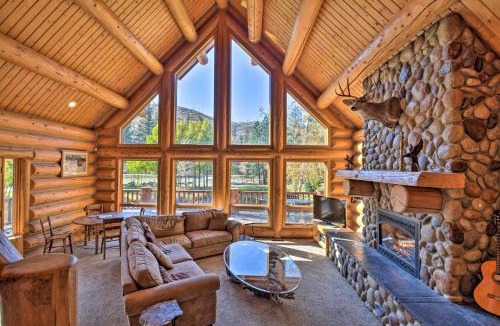 Conner House | Custom Bitterroot Valley Cabin w/Hot Tub & Views!