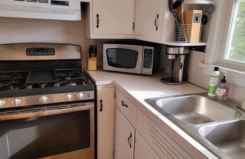 Saugatuck House | Cute Cottage in Downtown Saugatuck with Water view