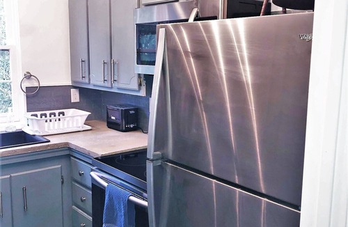 Central Business District Apartment | Downtown Art & Eclectic "D" 2br