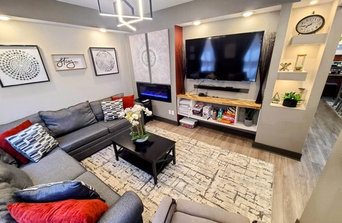 Vine House | Downtown, Themed Rooms w/Luxury Design
