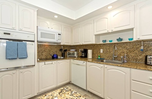 Hollywood South Central Beach Condo | E - Beautiful beachfront property with pool! (Partial Ocean Views)