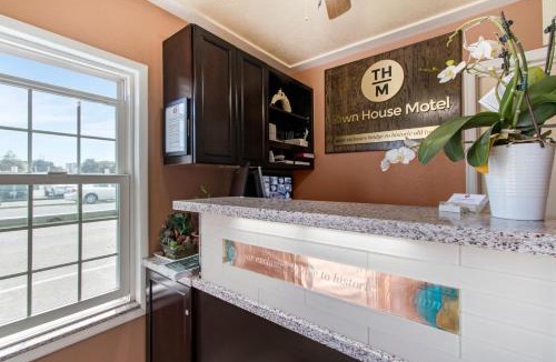 Downtown Hotel | Eureka Town House Motel - Historic Old Town