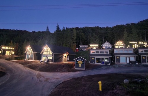 Munising Ski Chalet | EXPLORE Munising Studio Suite 112