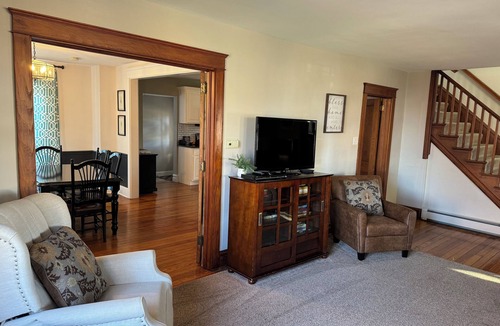 Witmer House | Family Friendly, 4 BR, 8 mins from Sight & Sound! 2 miles from Dutch Wonderland!