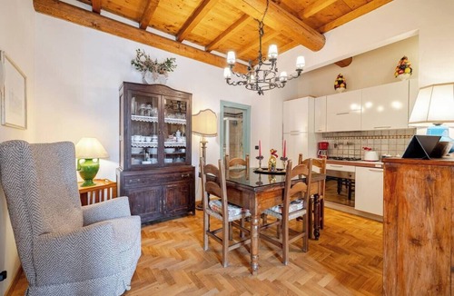 Sant' Ambrogio Apartment | FAMILY FRIENDLY, 5 STARS, TOP LOCATION, A/C, FREE WI/FI nSEE ALSO LISTING 165586