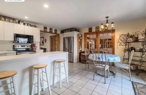 Westhampton House | Family Friendly 6 Bedroom Waterfront 3 Acre Pool & Hot Tub FREE EV Charger