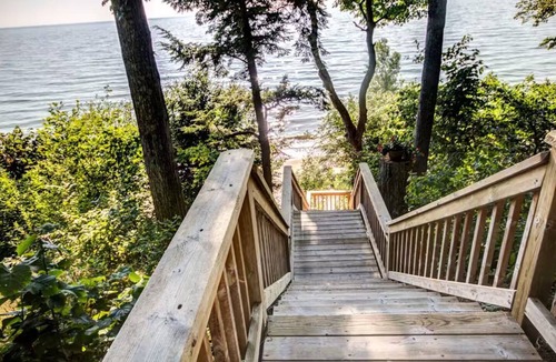 Montague Cottage | Firepit, Deck & Views | Stairs to Lake Michigan