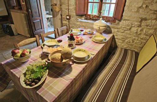 Apecchio House | Holiday Home in Apecchio with Pool & Terrace