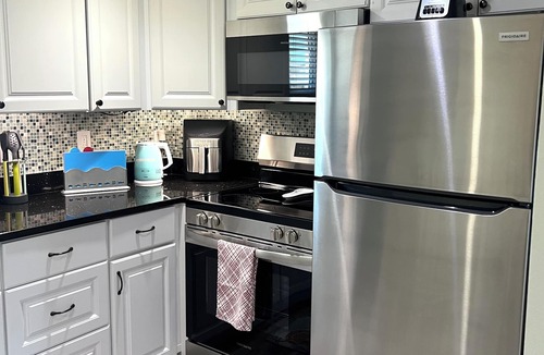 Sarasota Condo | Island Vibes + Modern Comfort at Lido Beach!