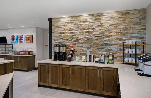 Sterling Heights Condo | King Suite | Buffet Breakfast, Indoor Pool Access + 24h Business Center