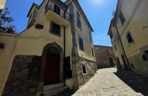 Castel del Piano Apartment | La casina nel centro storico di Castel del Piano