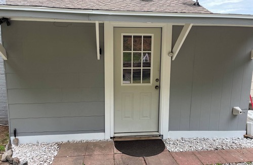 Hickory Cottage | Lake front,quiet location,yet close to all Hickory shopping,parks,hospitals, LRU