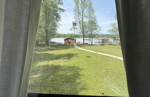 Eatonton House | Lake House beautiful views fishing dock Private boat ramp 7 beds sleeps 11