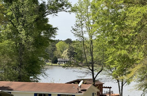 Eatonton House | Lake House beautiful views fishing dock Private boat ramp 7 beds sleeps 11