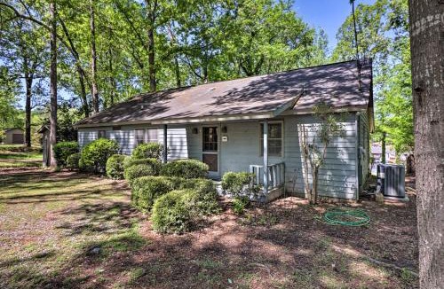 Milledgeville House | Lakefront Milledgeville Cabin: Private Dock, Porch