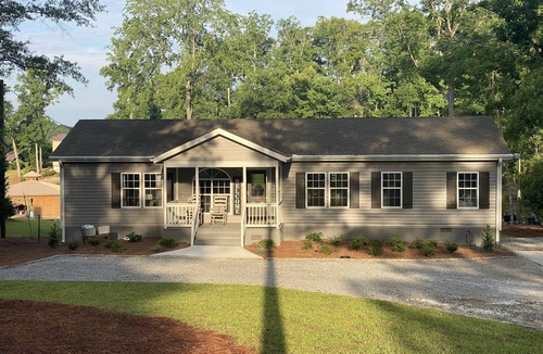 Eatonton House | LakeHouse w/Great Views-Newly Renovated-private boat house/dock & fire pit