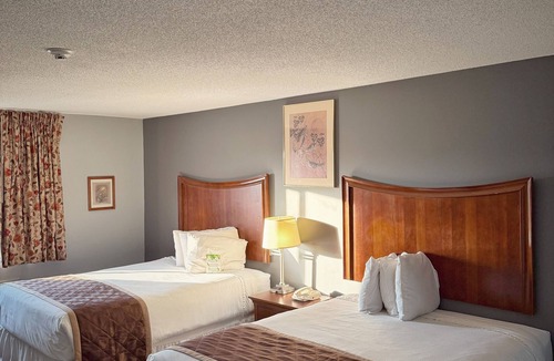 Marion Hotel | Laketree Inn And Suites Marion