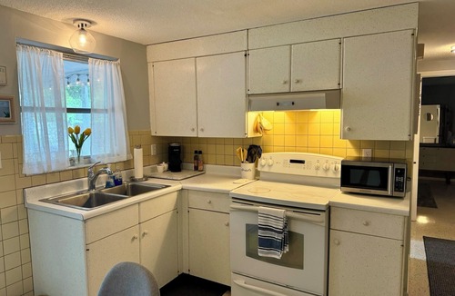 Downtown House | Location, Location! Sarasota Rambler Downtown MidMod Stay