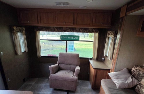 Oraville House | Lois' Hideout Comfy 1 bedroom camper within 7 minutes of Kinkaid Lake.