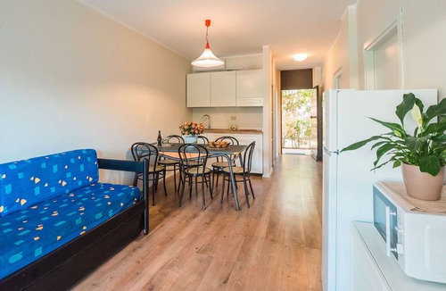 Marina di Bibbona Apartment | Lovely apartment for 4 guests with A/C, pool, WIFI, TV and patio