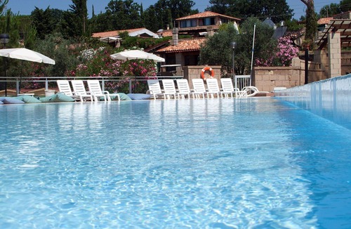 Guardistallo House | Lovely apartment in villa for 11 guests with pool, terrace and pets allowed