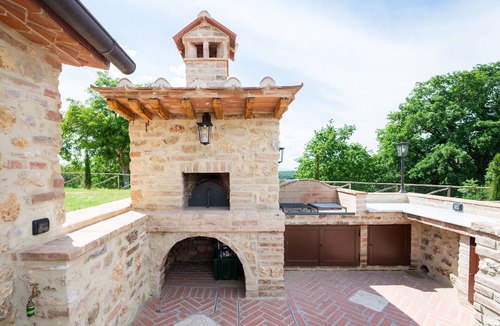 Monteriggioni Apartment | Lovely apartment for 2 guests with pool, WIFI, A/C, TV and pets allowed, close to Siena