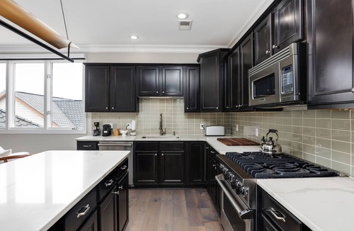 Midtown Condo | Lumber Baron’s Brush Park Penthouse - 3BR - 2 Kings/Queen/2.5Bath - 1-Car Garage