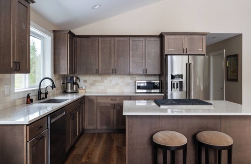 May Creek House | May Creek Peaks: Custom built home on private acres w/mountain views, covered spa, luxury amenities