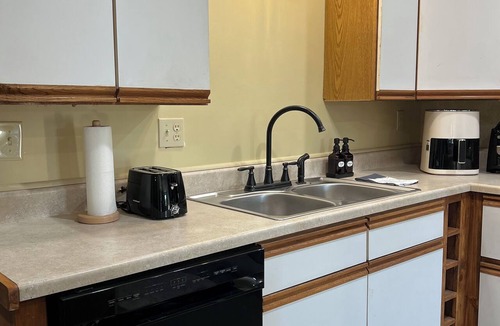 Jonesboro House | Nanny's Place-Cozy Entire Home Getaway B&B by Shawnee Hills Wine Trail and Parks
