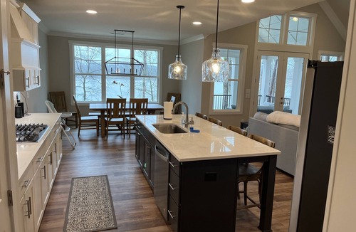 Eatonton House | New Lakefront Oasis with Private Heated Pool
