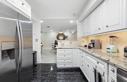 Santa Barbara Estates House | Newly renovated 3 bedrooms near the beach hot tube