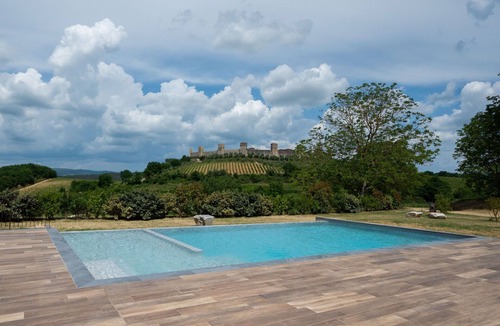 Monteriggioni Apartment | Nice apartment for 2 people with A/C, WIFI, pool, TV and pets allowed, close to Siena