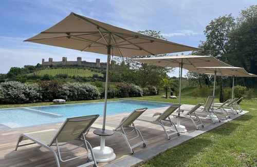 Monteriggioni Apartment | Nice apartment for 2 people with A/C, WIFI, pool, TV and pets allowed, close to Siena