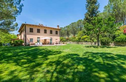Montespertoli Villa | Nice apartment in villa for 6 people with WIFI, pool, TV, patio, pets allowed and panoramic view