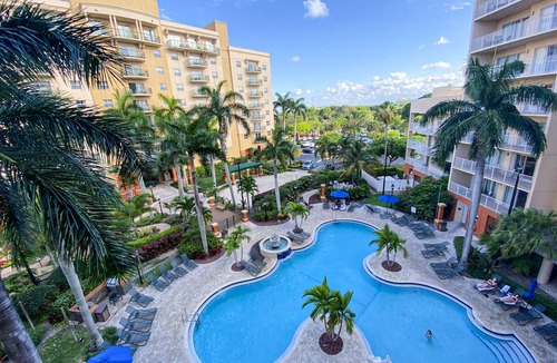 Survey Creek Resort | OFFICIAL LISTING | Wyndham - Palm Aire Resort 2BR Condo w/Balcony, Pools & More