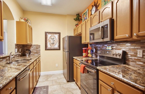 Windsor Hills Condo | Palm Tree Paradise! Bright Tropical Fun with “Frozen” Bedroom - 3 mi from WDW