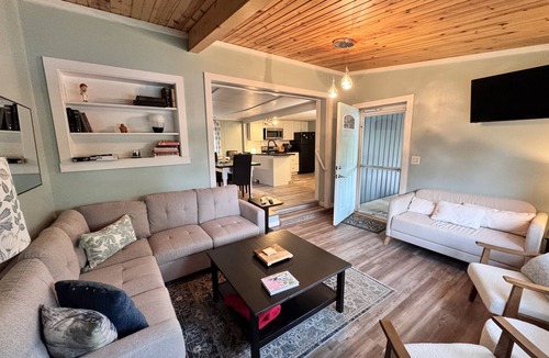 Goreville House | Pet Friendly Lake of Egypt Home with Hot Tub, RV Hookup & Boat Slip