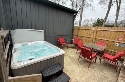 Goreville House | Pet Friendly Lake of Egypt Home with Hot Tub, RV Hookup & Boat Slip